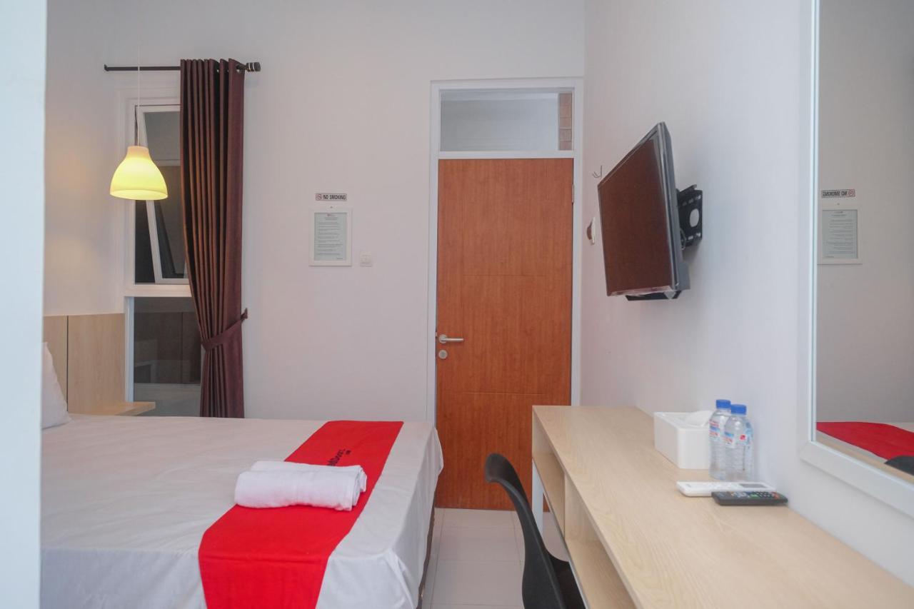 Hotel Reddoorz Syariah @ Tlogosari Semarang Alastuwo Exterior foto