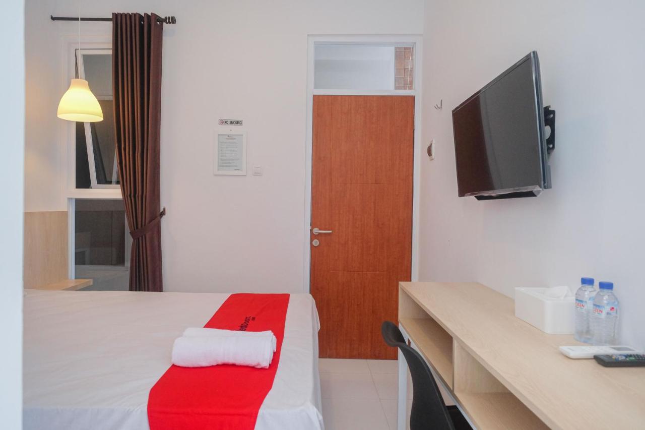 Hotel Reddoorz Syariah @ Tlogosari Semarang Alastuwo Exterior foto