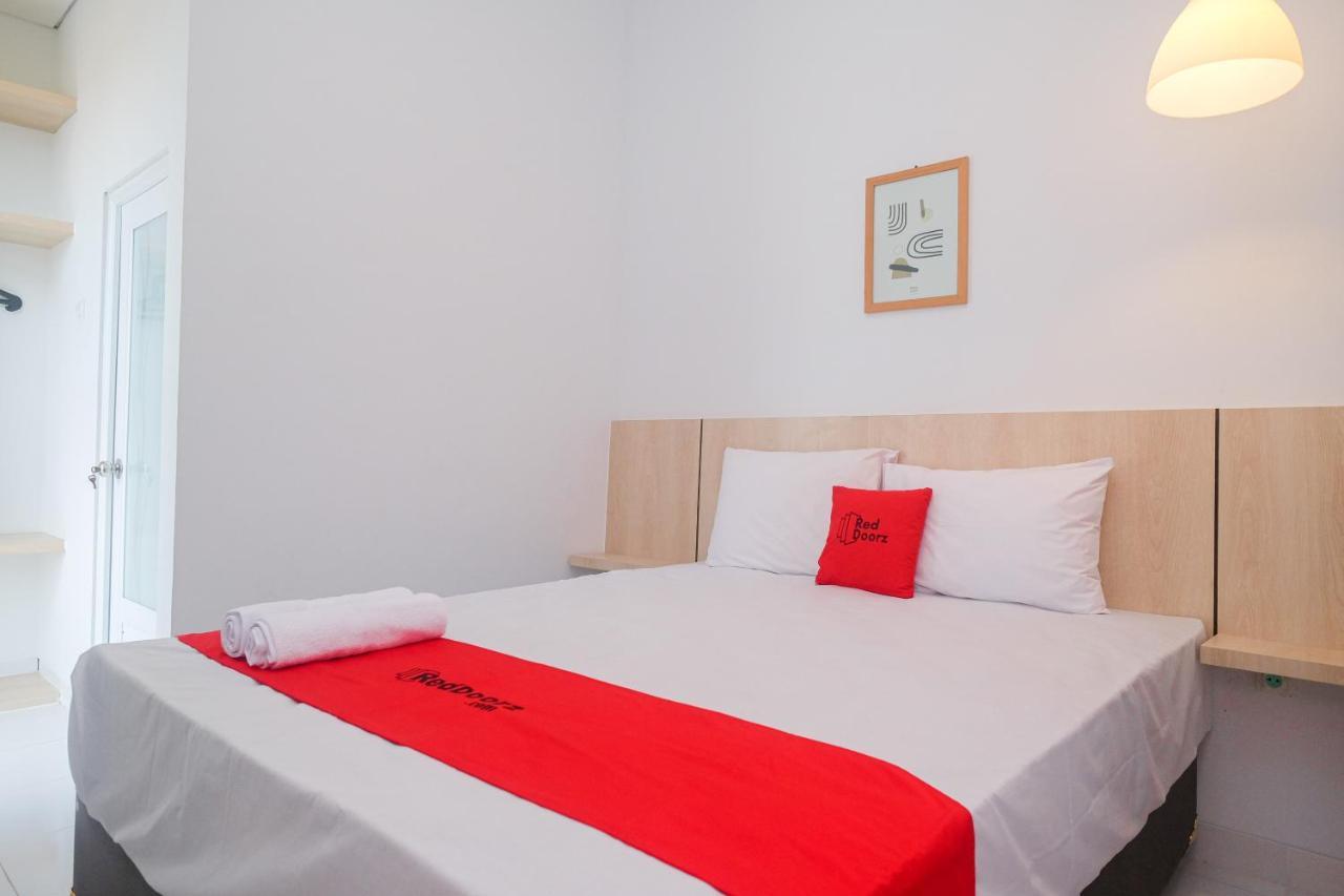 Hotel Reddoorz Syariah @ Tlogosari Semarang Alastuwo Exterior foto