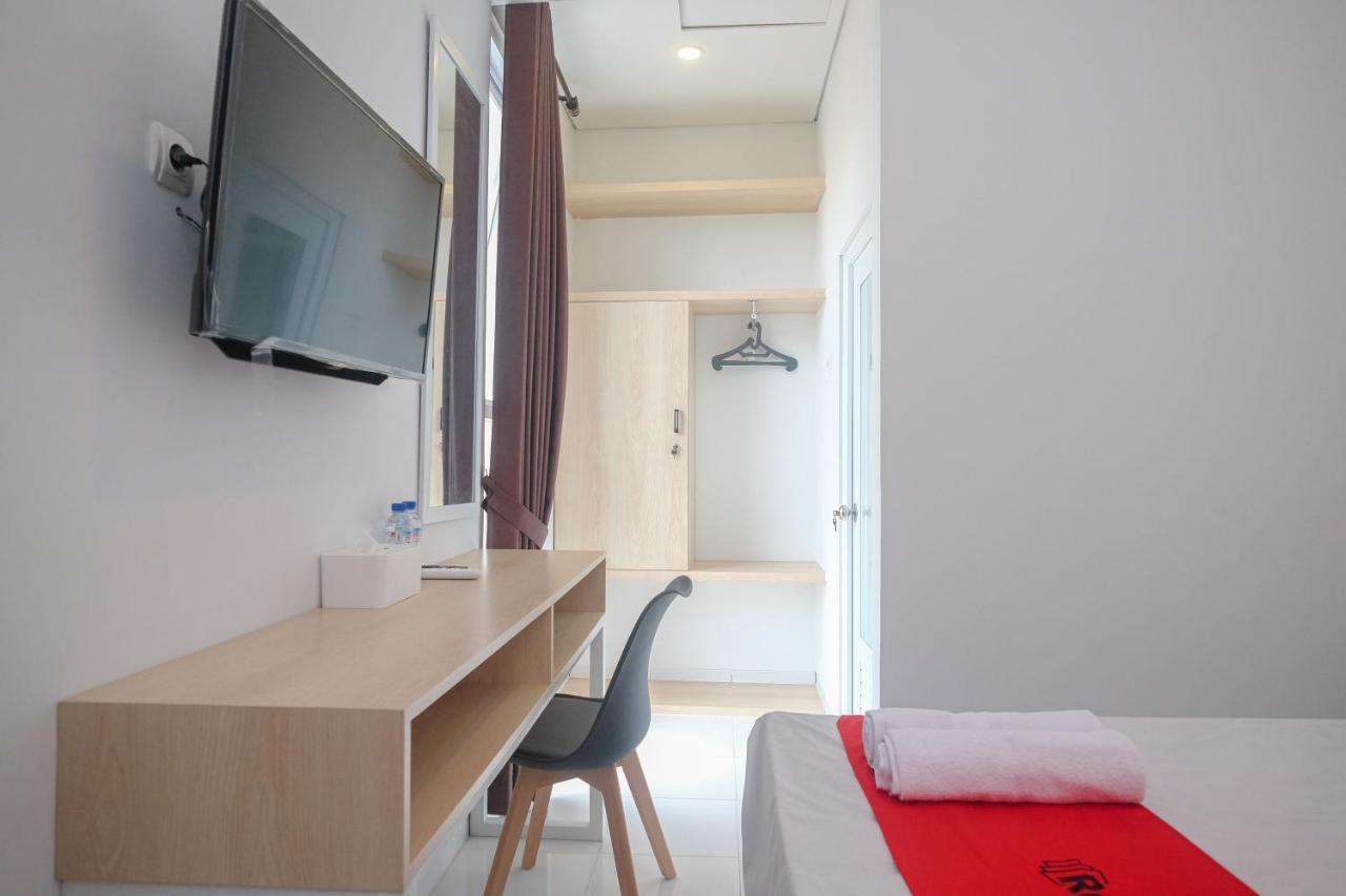 Hotel Reddoorz Syariah @ Tlogosari Semarang Alastuwo Exterior foto