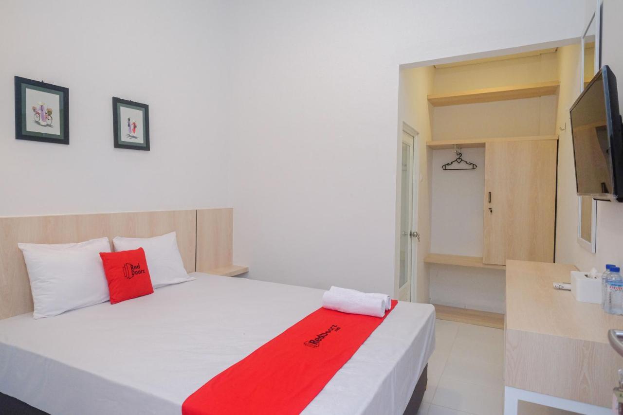 Hotel Reddoorz Syariah @ Tlogosari Semarang Alastuwo Exterior foto